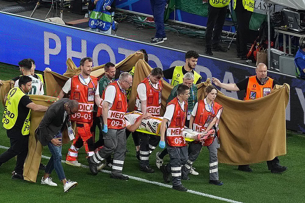 Barnabas Varga is carted off the pitch after an injury - | Photo: AP/Ariel Schalit