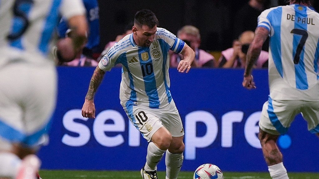 Photo: AP/Mike Stewart : Argentina's Lionel Messi controls the ball during their Copa America Group A match against Canada in Atlanta.
