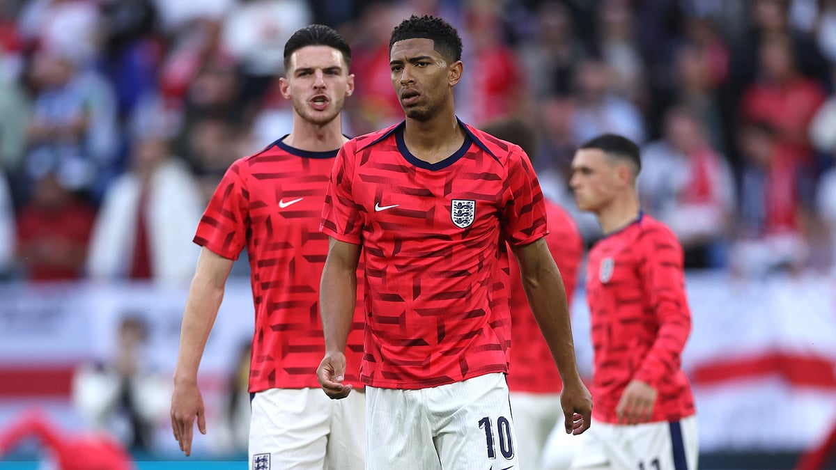 Jude Bellingham warming up ahead of facing Serbia - null