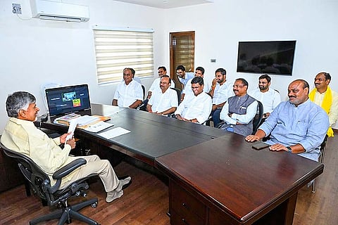 Chandrababu Naidu meets MPs in Guntur