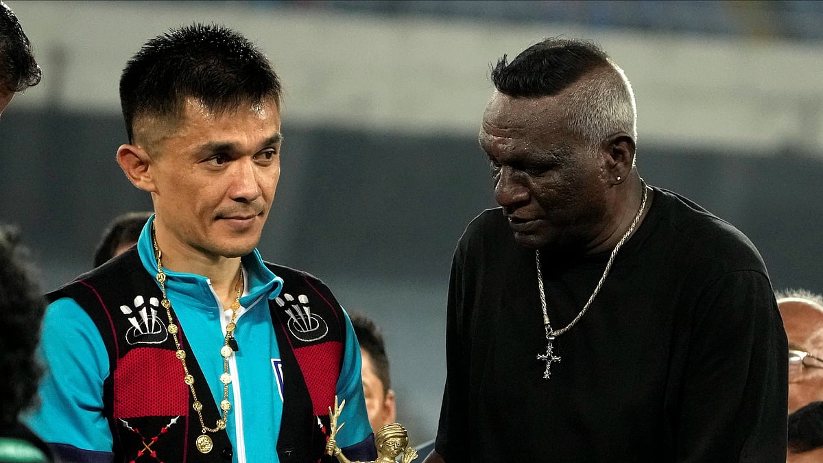 PTI Photo/Swapan Mahapatra : India's captain Sunil Chhetri being felicitated by former Indian footballer IM Vijayan as he retires from international football, after a FIFA World Cup 2026 Qualifier football match between India and Kuwait, at the Vivekananda Yuba Bharati Krirangan (Salt Lake Stadium), in Kolkata.