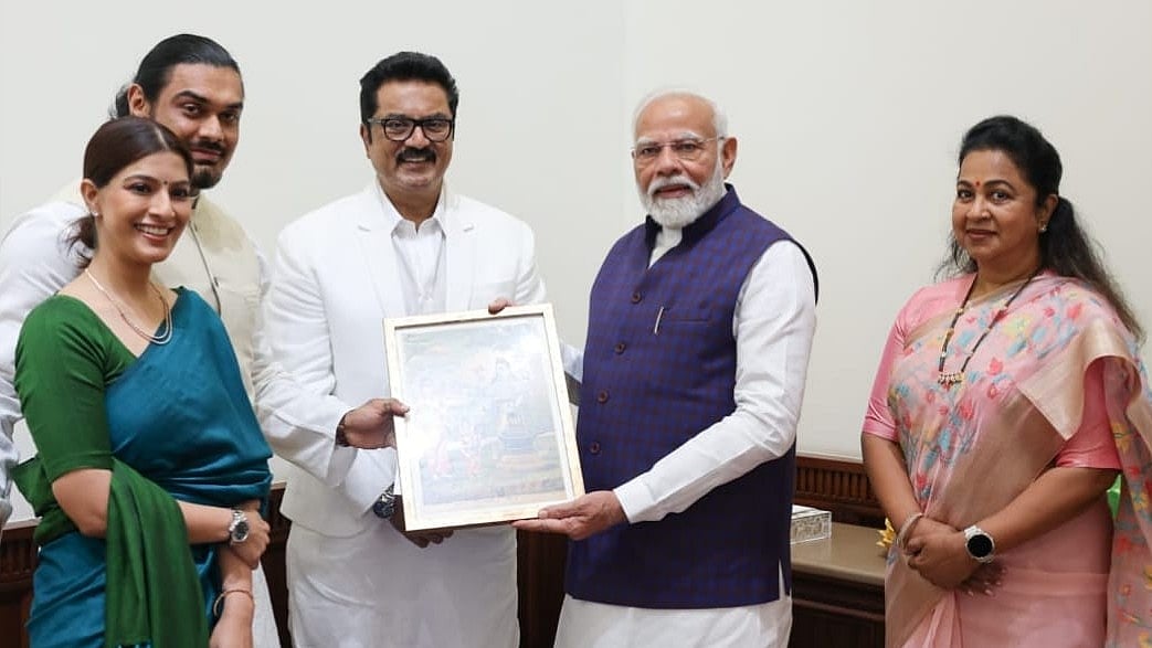 X : Varalaxmi Sarathkumar and Nicholai Sachdev invite PM Modi to their wedding