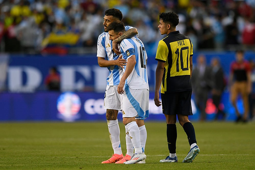 | Photo: AP/Paul Beaty : International friendly soccer: Argentina vs Ecuador