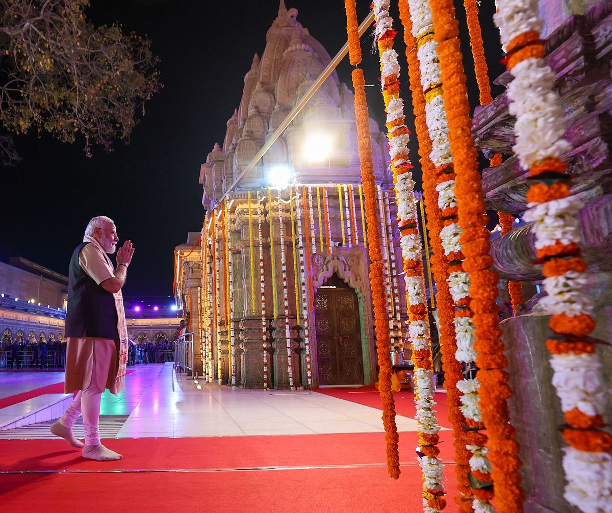 PM Modi also visited Kashi Vishwanath temple. 