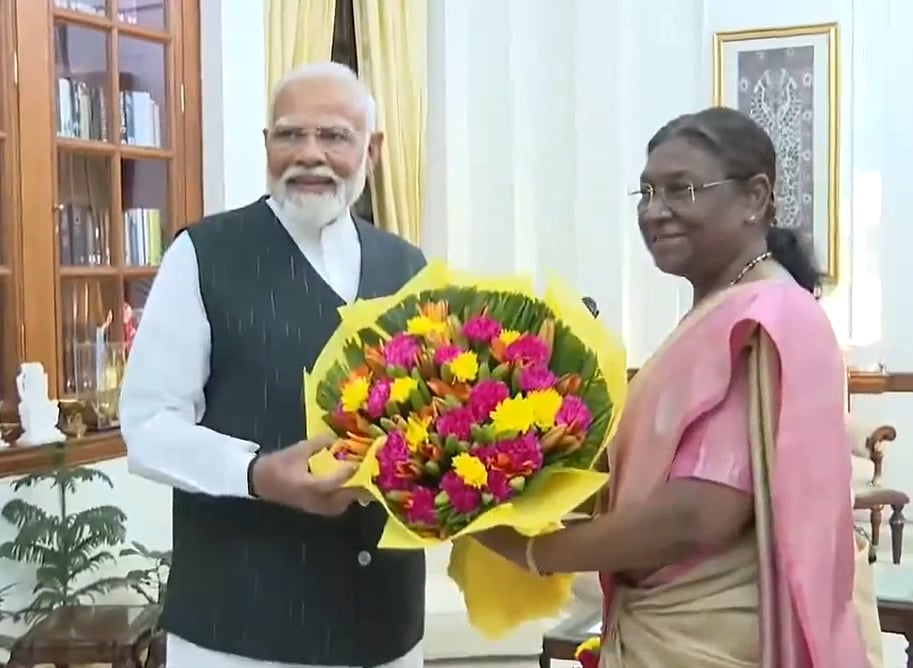 PM Modi met President Murmu to stake claim to form the government.  - X/@ANI