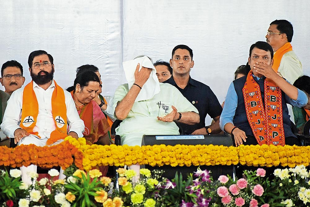 Feeling the Heat: Eknath Shinde, PM Narendra Modi and Devendra Fadnavis at a rally in Mumbai during the elections  - Photo: Getty Images