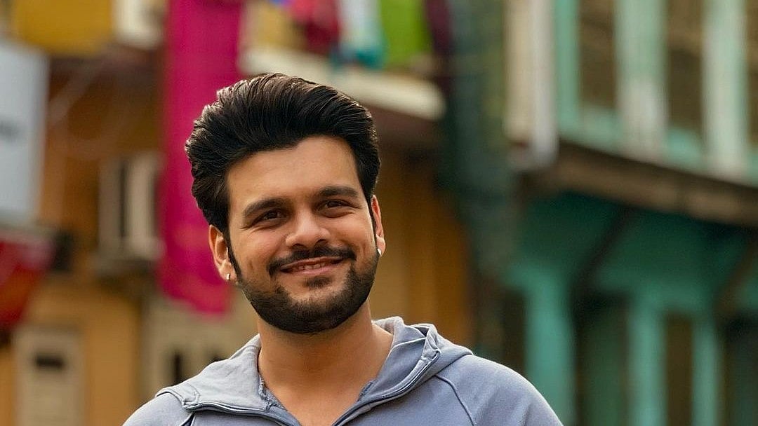 Instagram : Bhavya Gandhi