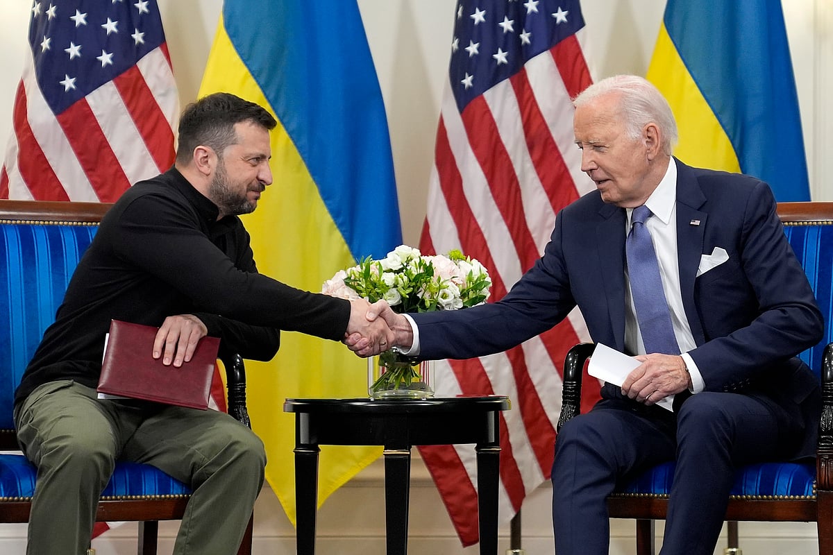 AP : Ukrainian President Volodymyrr Zelenskyy with US counterpart Joe Biden. 