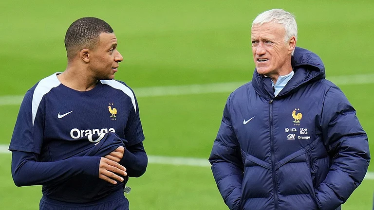France head coach Didier Deschamps, right, speaks with his player Kylian Mbappe during a training session in Paderborn, Germany, Wednesday, June 12, 2024. France will play against Austria during their Group D soccer match at the Euro 2024 soccer tournament on June 17. - AP/Hassan Ammar