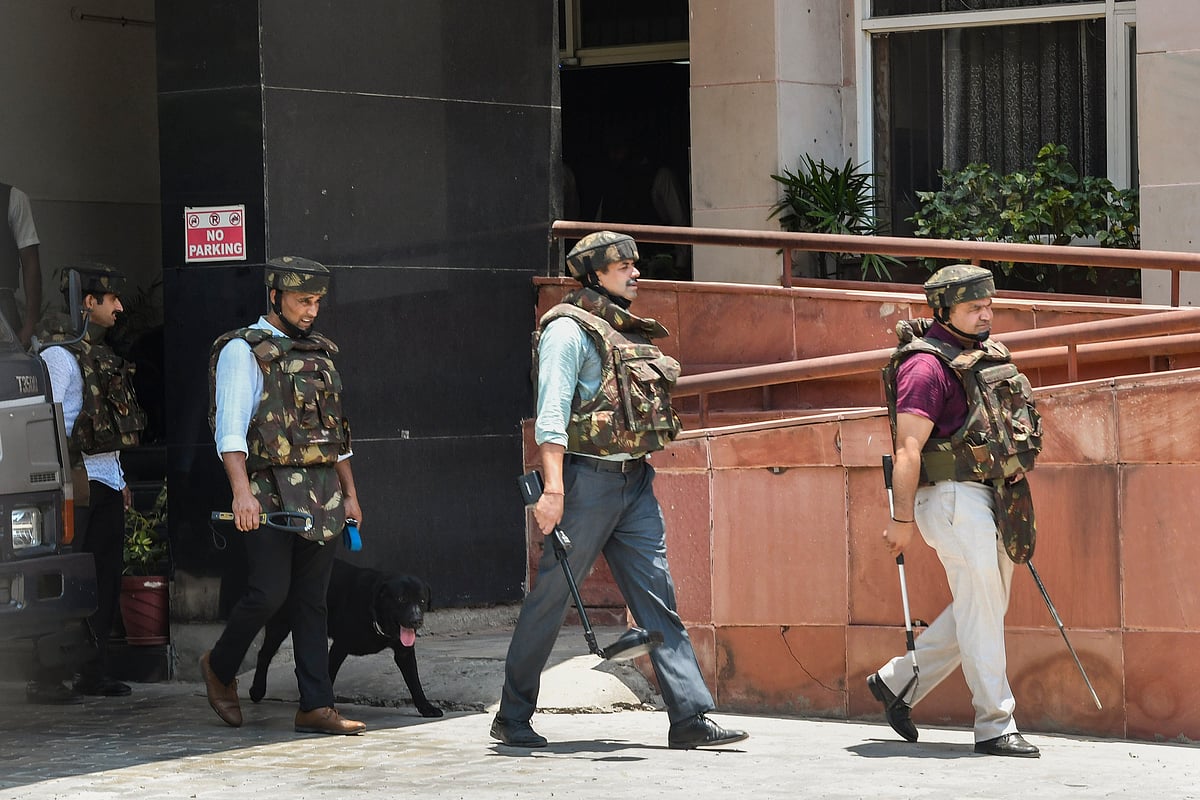 Representative/PTI : Police and bomb squads reached the spot and searched the premises. 