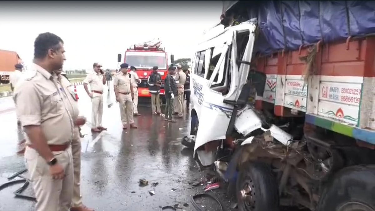 The accident in Karnataka's Haveri leaves 15 dead |