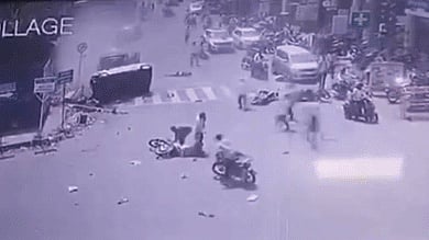 PTI screengrab : Car Crashes Into Multiple Bikes In Maharashtra |