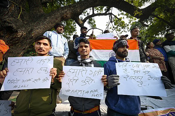 Getty Images : Indian Army and Air Force aspirants protesting against the launch of Agnipath (Agniveer) Scheme during a protest called by Ex-Servicemen Dept by AICC at Jantar Mantar, on January 11, 2024 in New Delhi, India