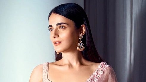 Instagram : Radhika Madan