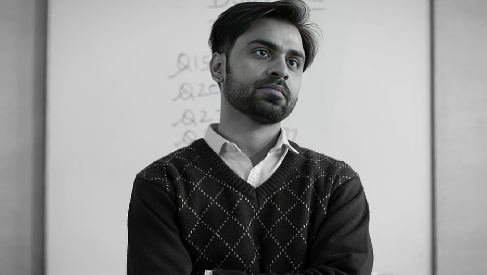 X : Jitendra Kumar in 'Kota Factory'