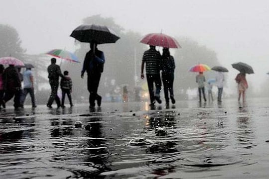 Weather Wrap: Delhi On Yellow Alert For Rainfall, Red Alert For Sikkim And Bengal; Heatwaves In JK, Punjab, Rajasthan| Details