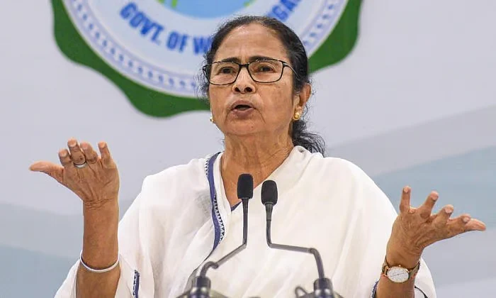 West Bengal Chief Minister Mamata Banerjee |