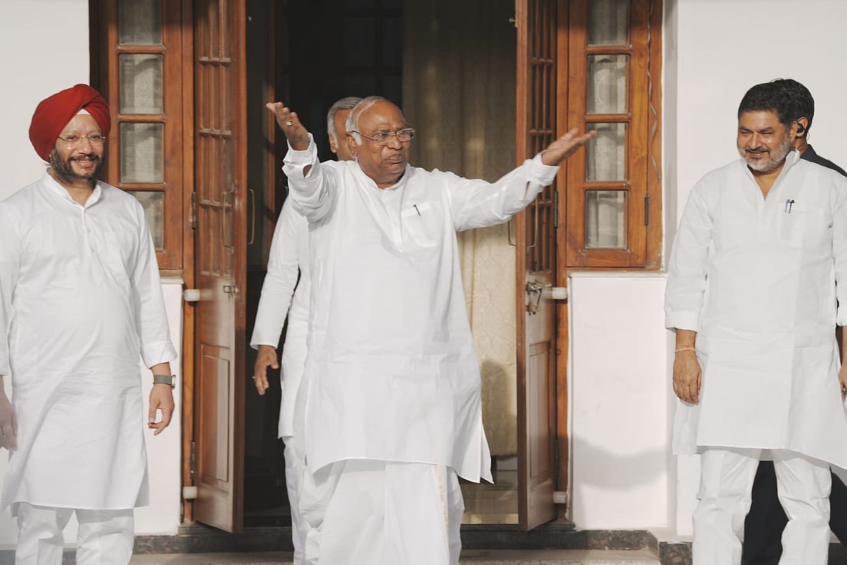Congress chief Mallikarjun Kharge welcomes INDIA-bloc leaders at his residence in Delhi | - Outlook