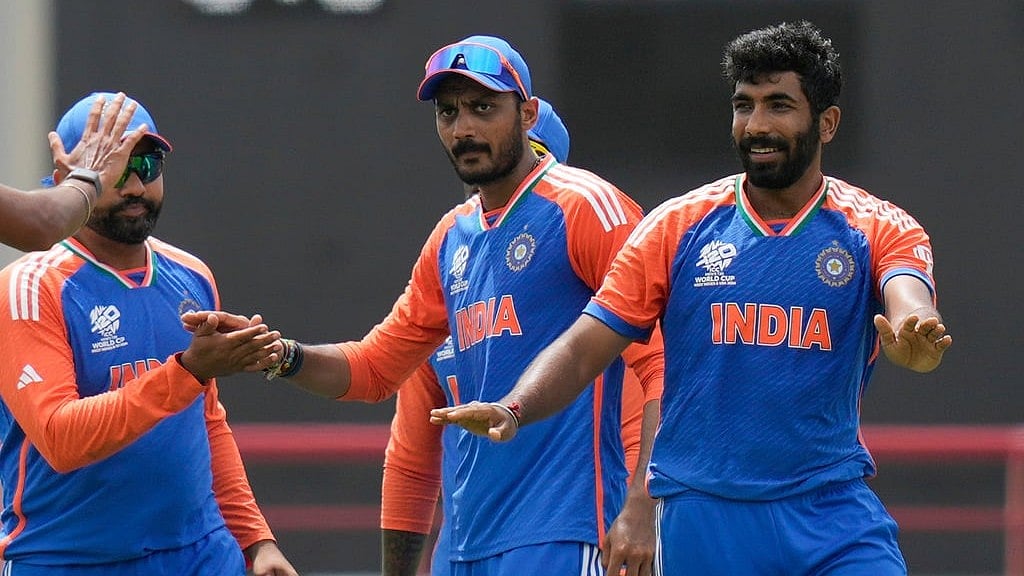 Indian cricket team celebrate a wicket. - AP/Ramon Espinosa