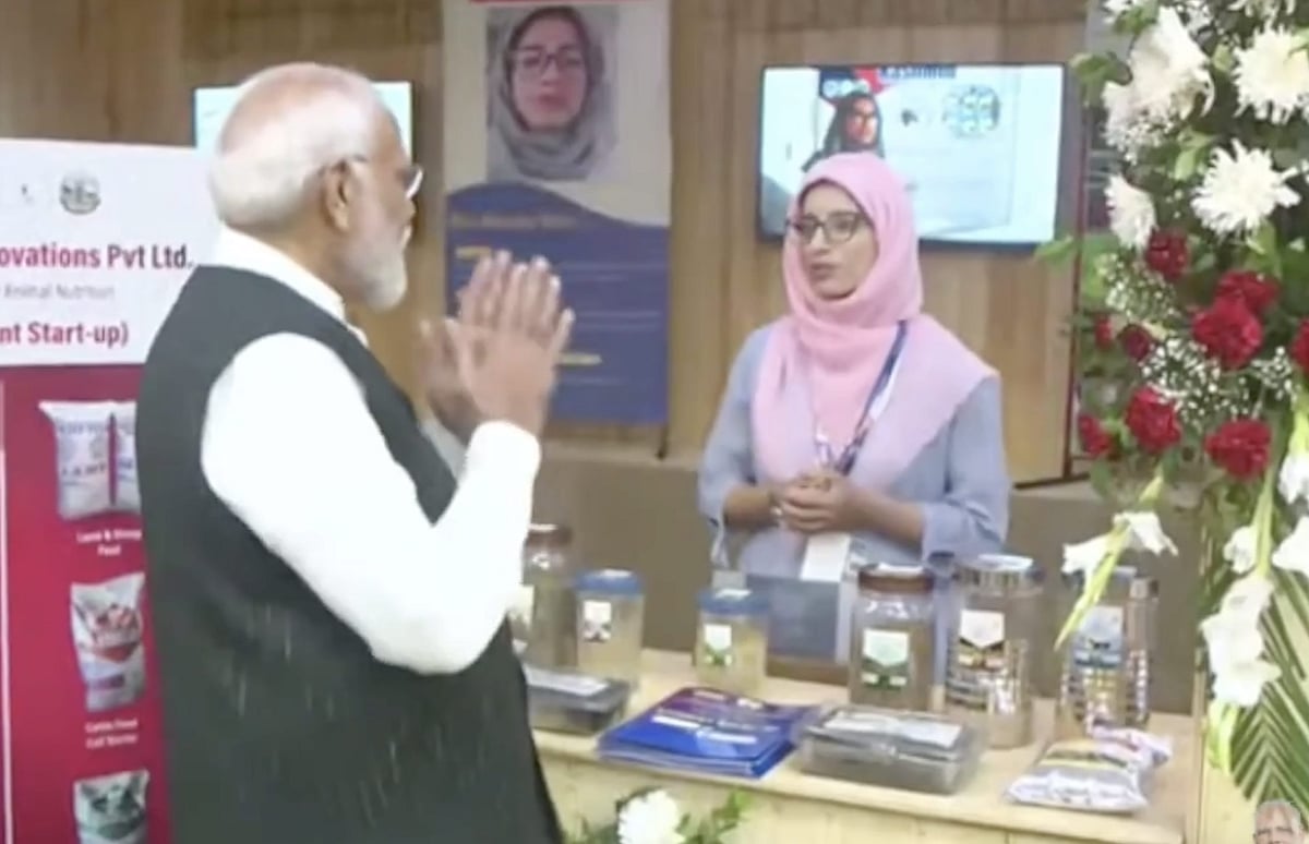 PTI  : PM Modi Arrives in Srinagar For Two Day Visit In Jammu and Kashmir 