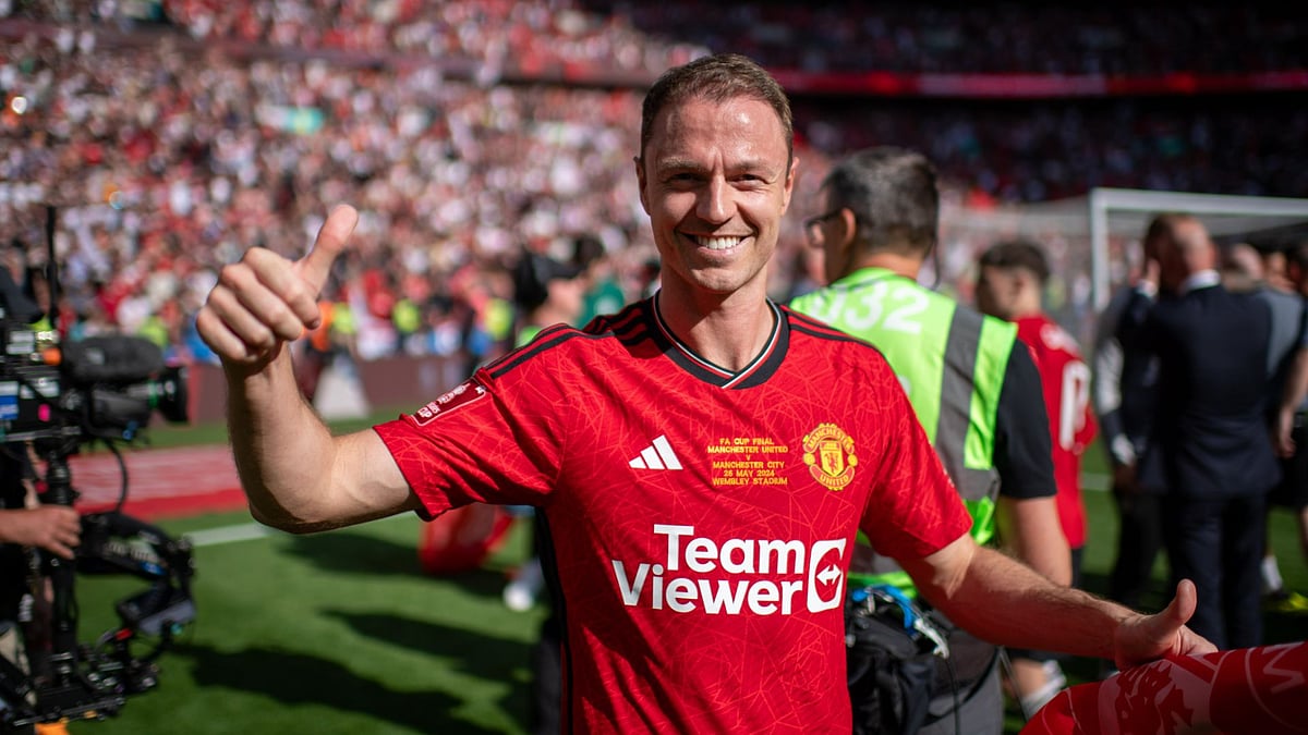 Evans is in talks over a new deal with Man Utd