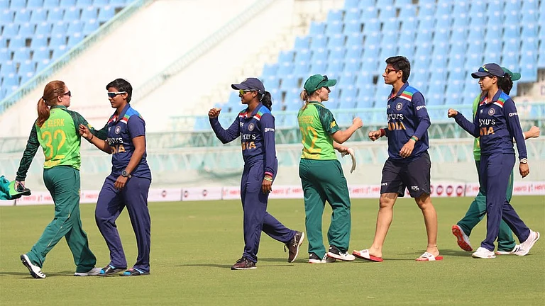 India have a 1-0 lead in their hand. - null