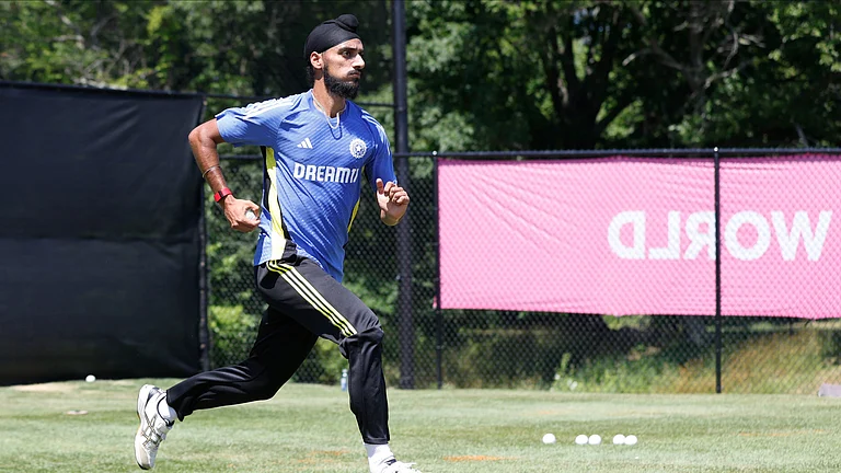 Indian pacer Arshdeep Singh in run-up during the practice session ahead of the fixture against Ireland in the ICC T20 World Cup 2024. - Photo: X/ @BCCI