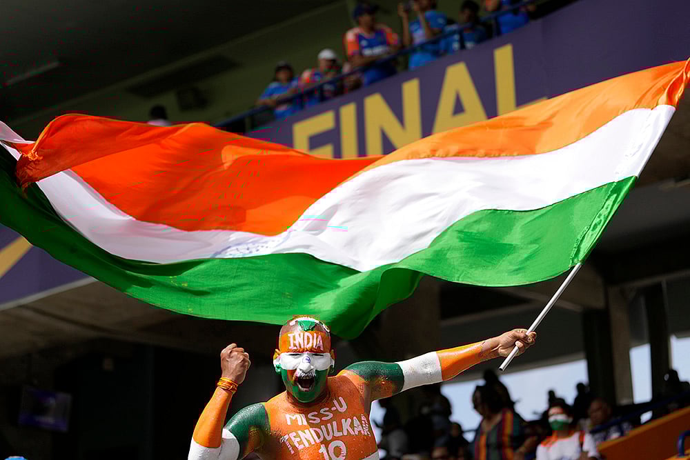 | Photo: AP/Ricardo Mazalan : People celebrate ICC Men's T20 World Cup final win