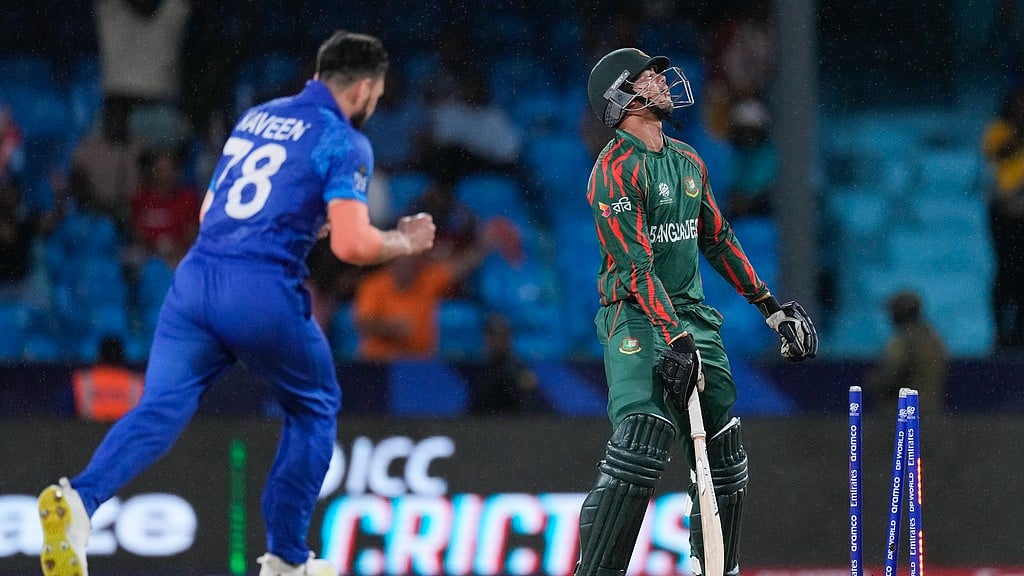 AP/Ricardo Mazalan : Naveen-ul-Haq dismisses Taskin Ahmed during the Afghanistan vs Bangladesh, ICC T20 World Cup 2024 match in Saint Vincent on Tuesday (June 25).
