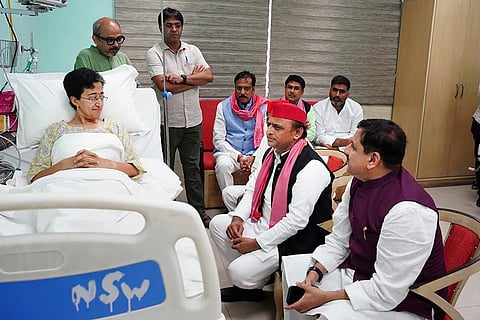 Akhilesh Yadav visits Atishi at LNJP