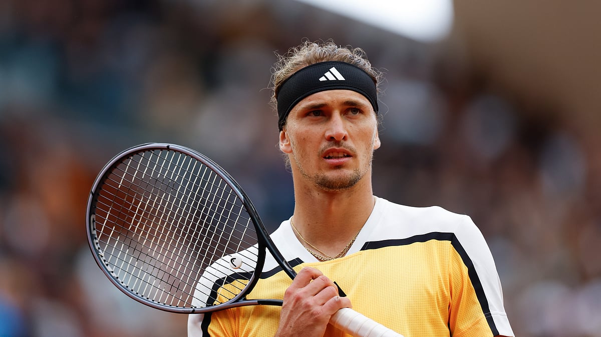 Aurelien Morissard/AP : Germany's Alexander Zverev walks to the baseline during his second-round match of the French Open against Belgium's David Goffin at the Roland Garros Stadium in Paris, France on May 30, 2024.