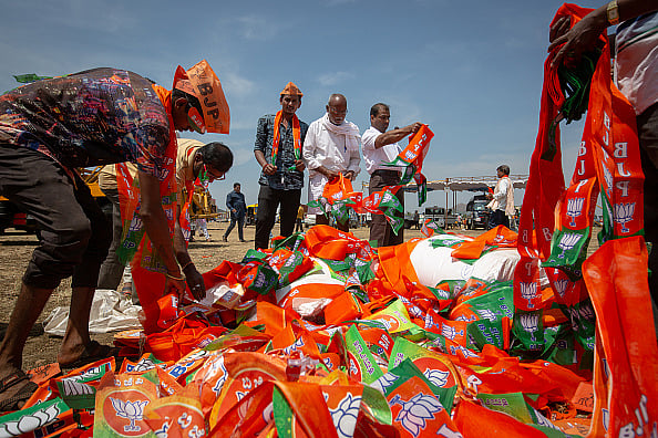 Getty Images : India's PM Modi Addresses Crowds in Poll-Bound Karnataka