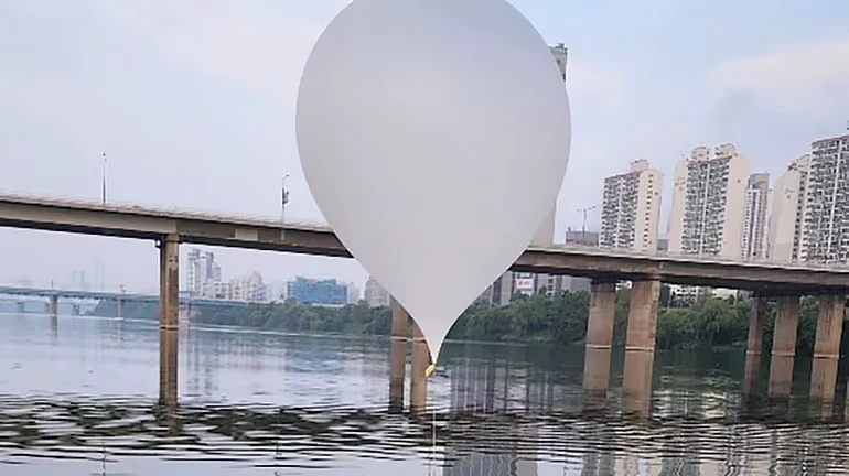 North Korea flies trash carrying balloons towards South Korea |