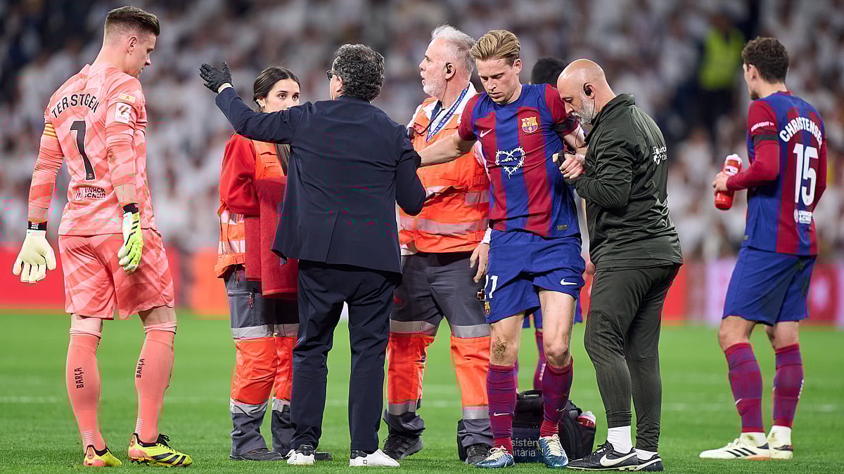 Frenkie de Jong suffered an ankle injury in Barcelona's Clasico defeat in April