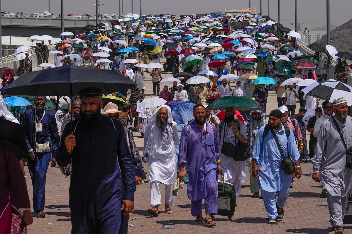 AP : Pilgrims were seen fainting from the scorching heat, especially on the second and third days of the Hajj