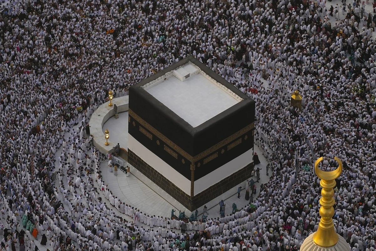 Aggregation of Muslims at Kaaba in Mecca during Hajj |