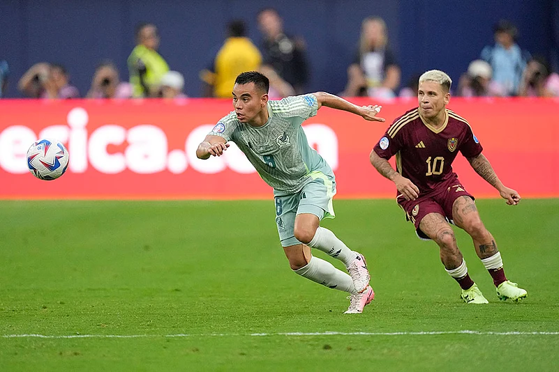 CONMEBOL 2024 Copa America Soccer Venezuela vs Mexico Photos_9