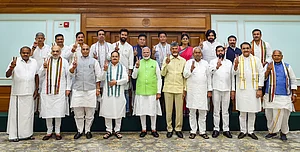 PTI : Narendra Modi with the other leaders of NDA alliance |