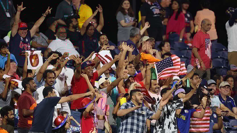 ICC : Fans at the Grand Prairie Stadium.
