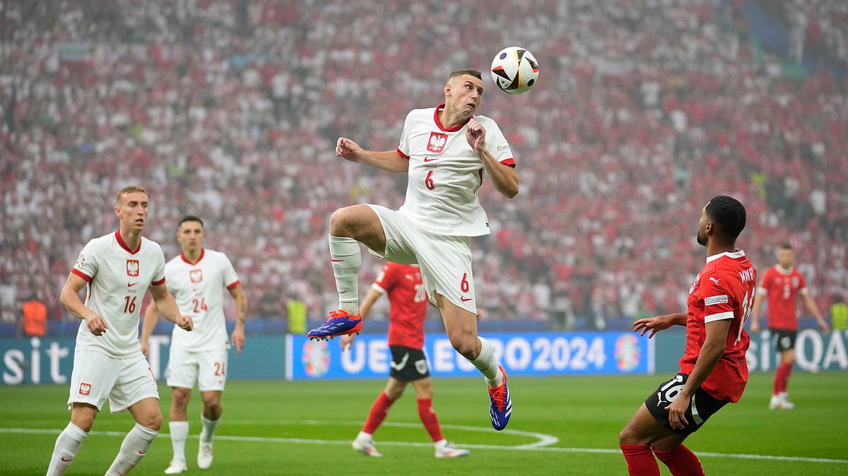 (AP Photo/Ebrahim Noroozi) : Poland's Pawel Dawidowicz heads the ball during a Group D match between Poland and Austria at the Euro 2024 soccer tournament in Berlin, Germany, Friday, June 21, 2024. 