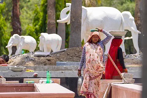 Hot weather in Delhi