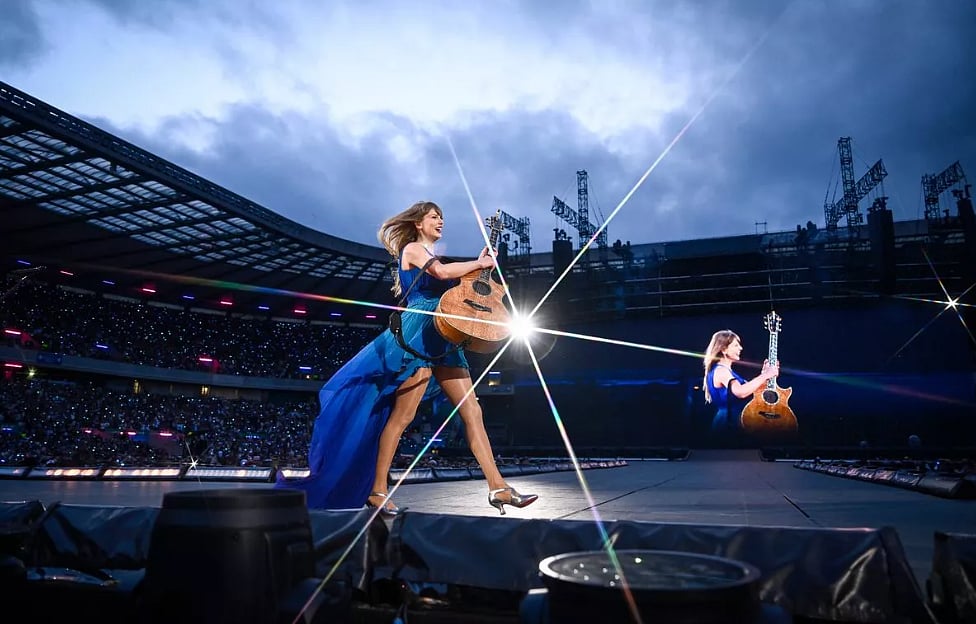 Getty Images : Taylor's 100th Show In Liverpool