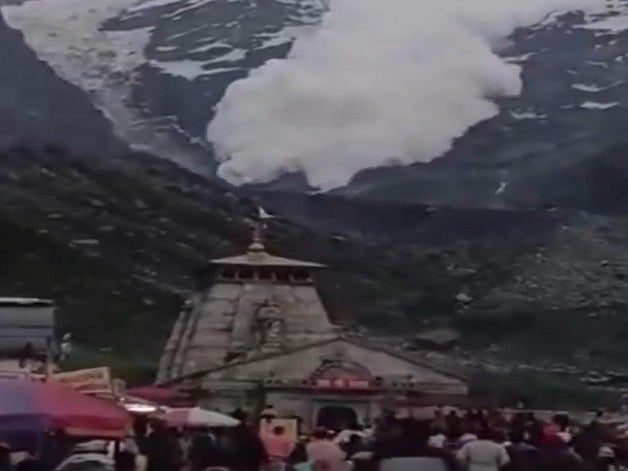 PTI Screengrab : Avalanche Hits Gandhi Sarovar On Hills Behind Kedarnath Temple |