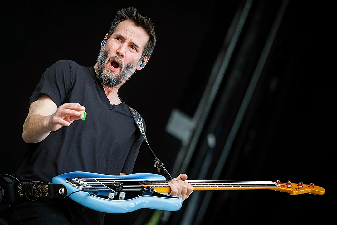 Rock Im Park': Keanu Reeves Leaves You Shell-Shocked With His Guitar Skills As Dogstar Performs At The Music Festival – View Pics