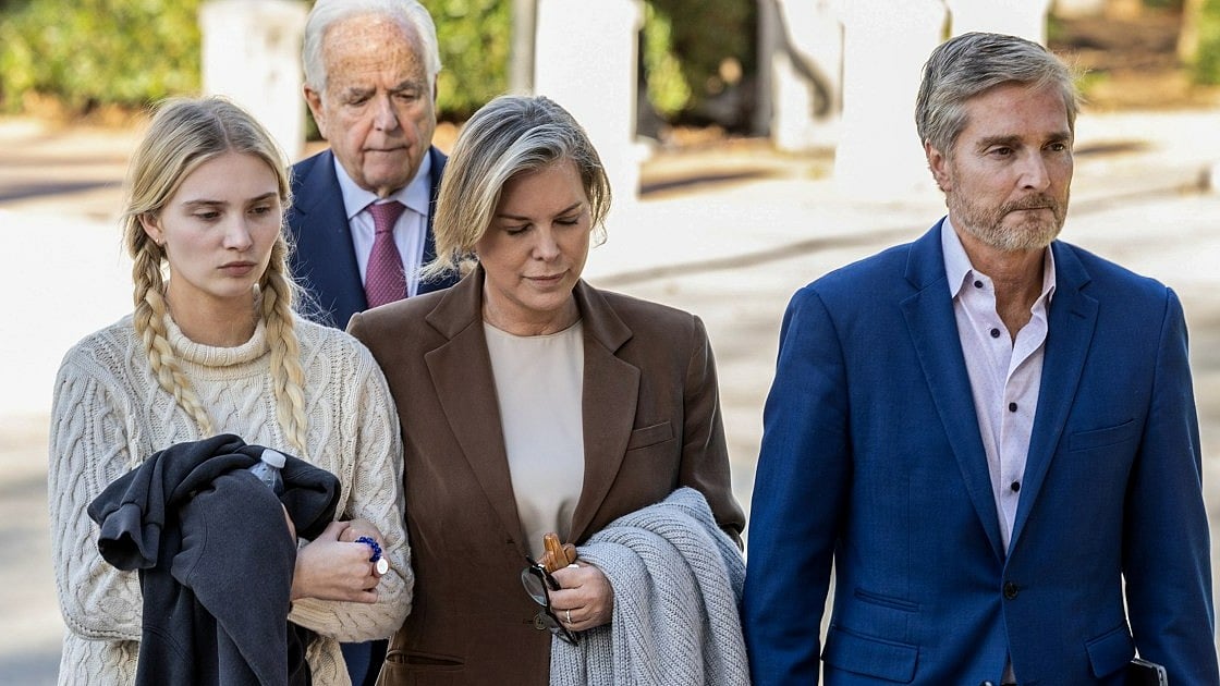 X : Rebecca Grossman with her husband Dr. Peter Grossman and daughter.