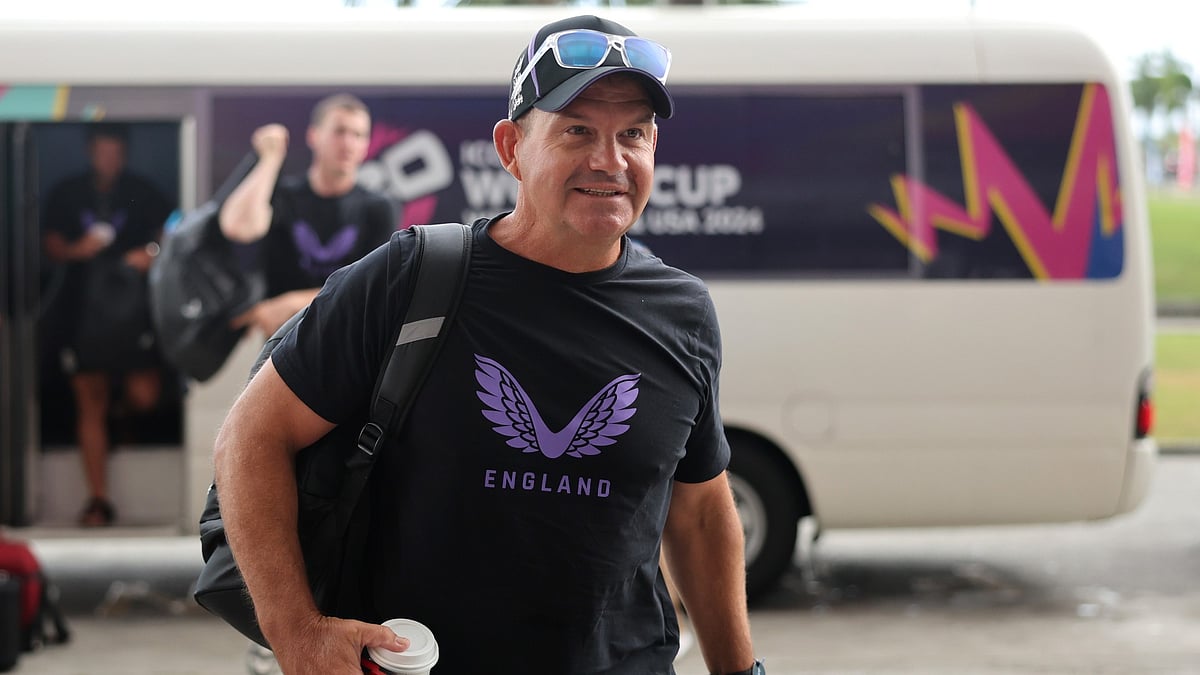 England coach, Matthew Mott - null