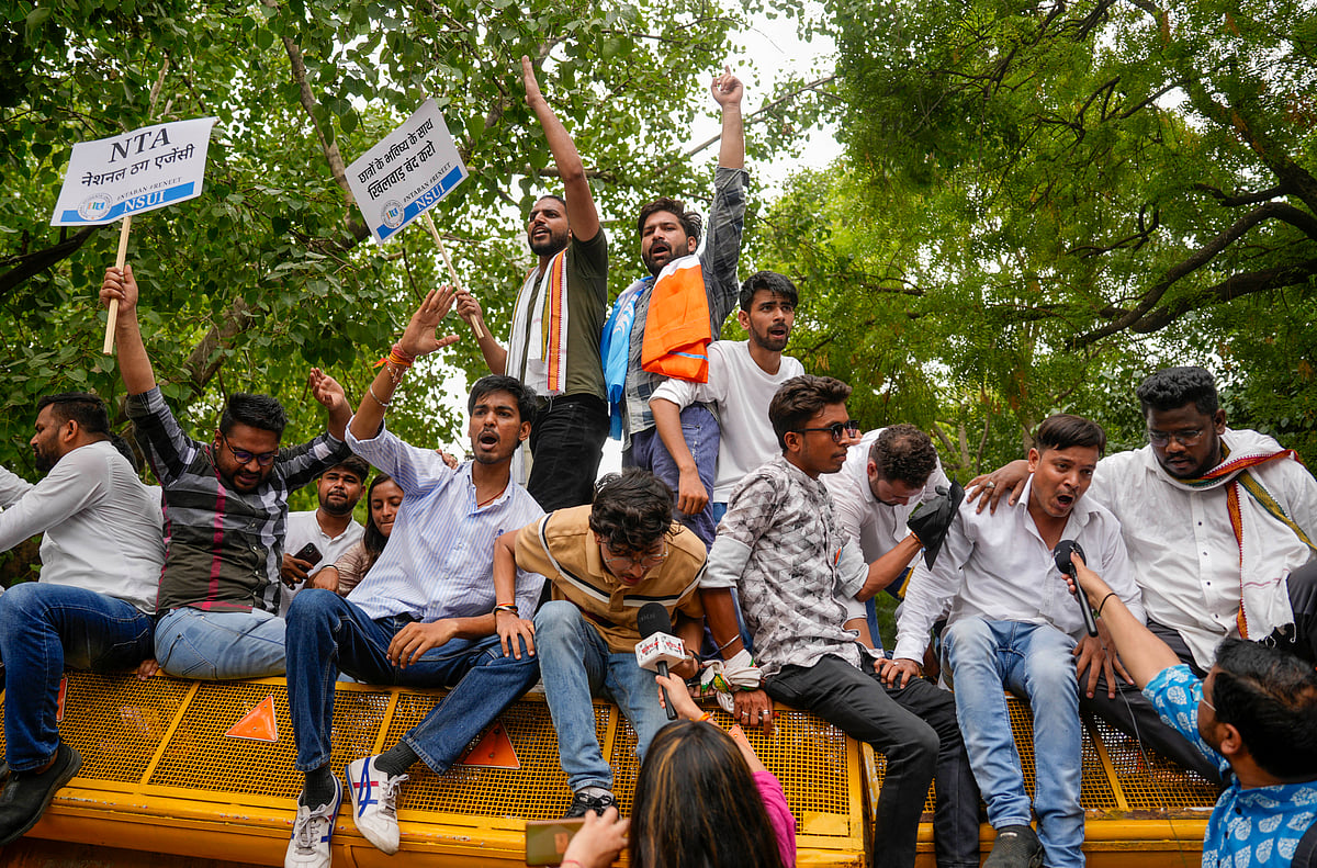Photo via Ravi Choudhary (PTI) : NSUI activists raise slogans during their Chhattra Sansad Gherav protest against the alleged irregularities in NEET-UG and cancellation of UGC-NET exams, in New Delhi, Monday, June 24, 2024.