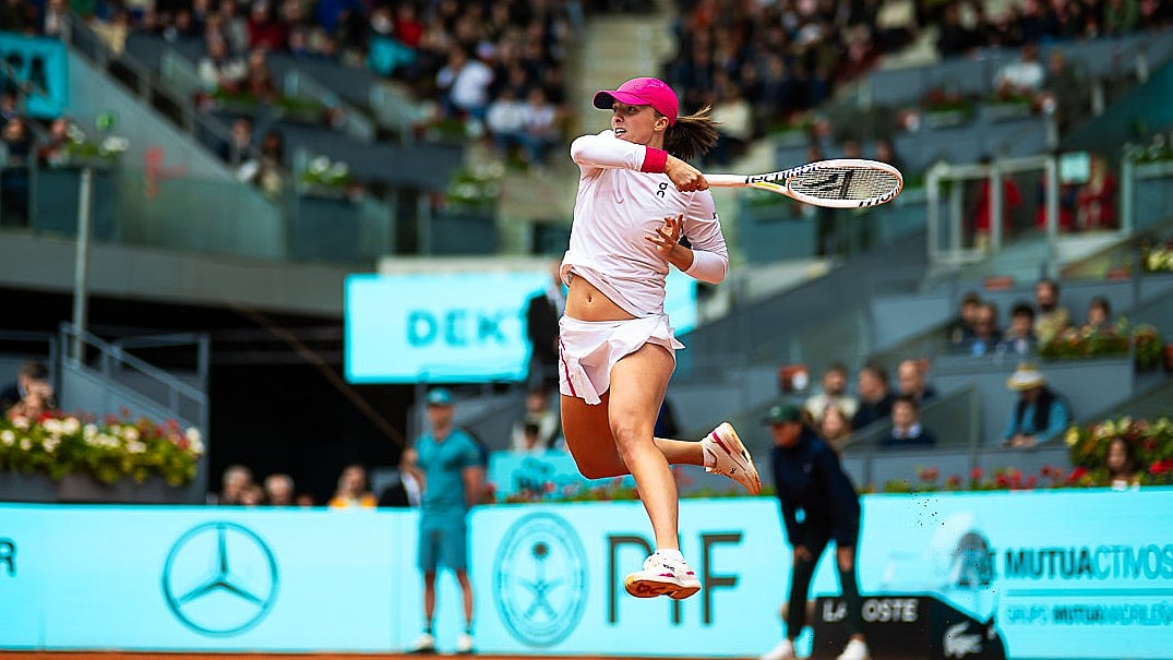 iga swiatek X @JJLovesTennis