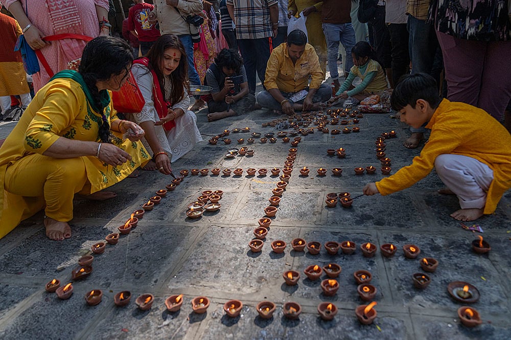 Photo: AP/Dar Yasin : Kheer Bhawani Mela in Jammu Kashmir