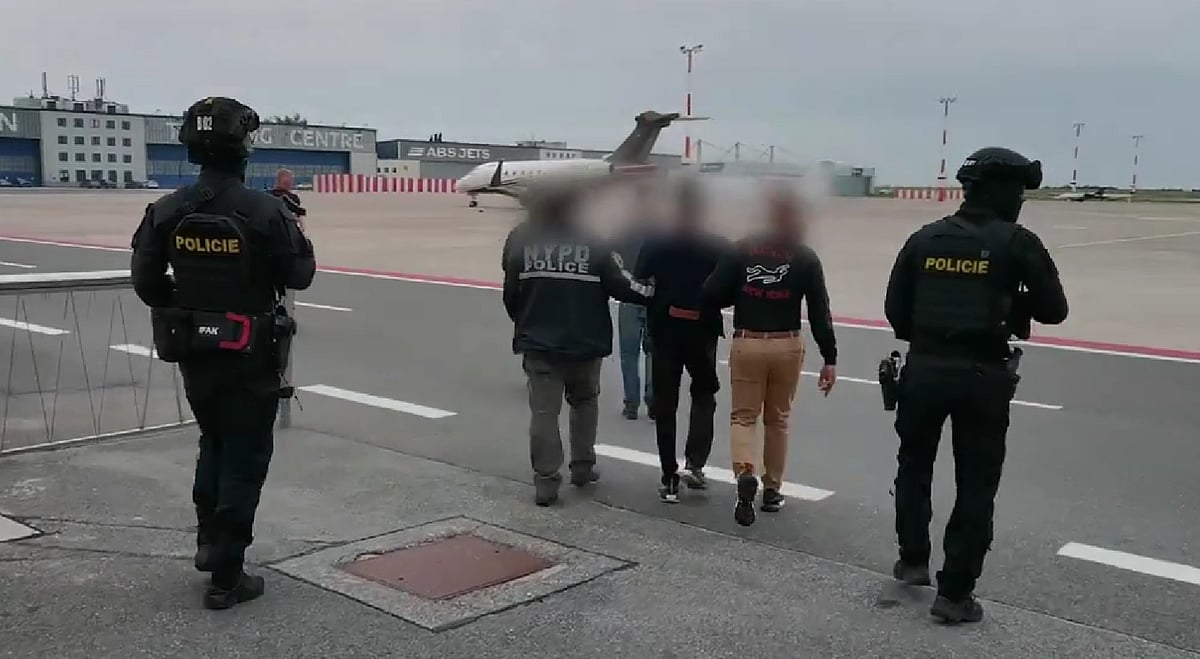 Nikhil Gupta being extradited to the US from Prague airport. - x/@PolicieCZ